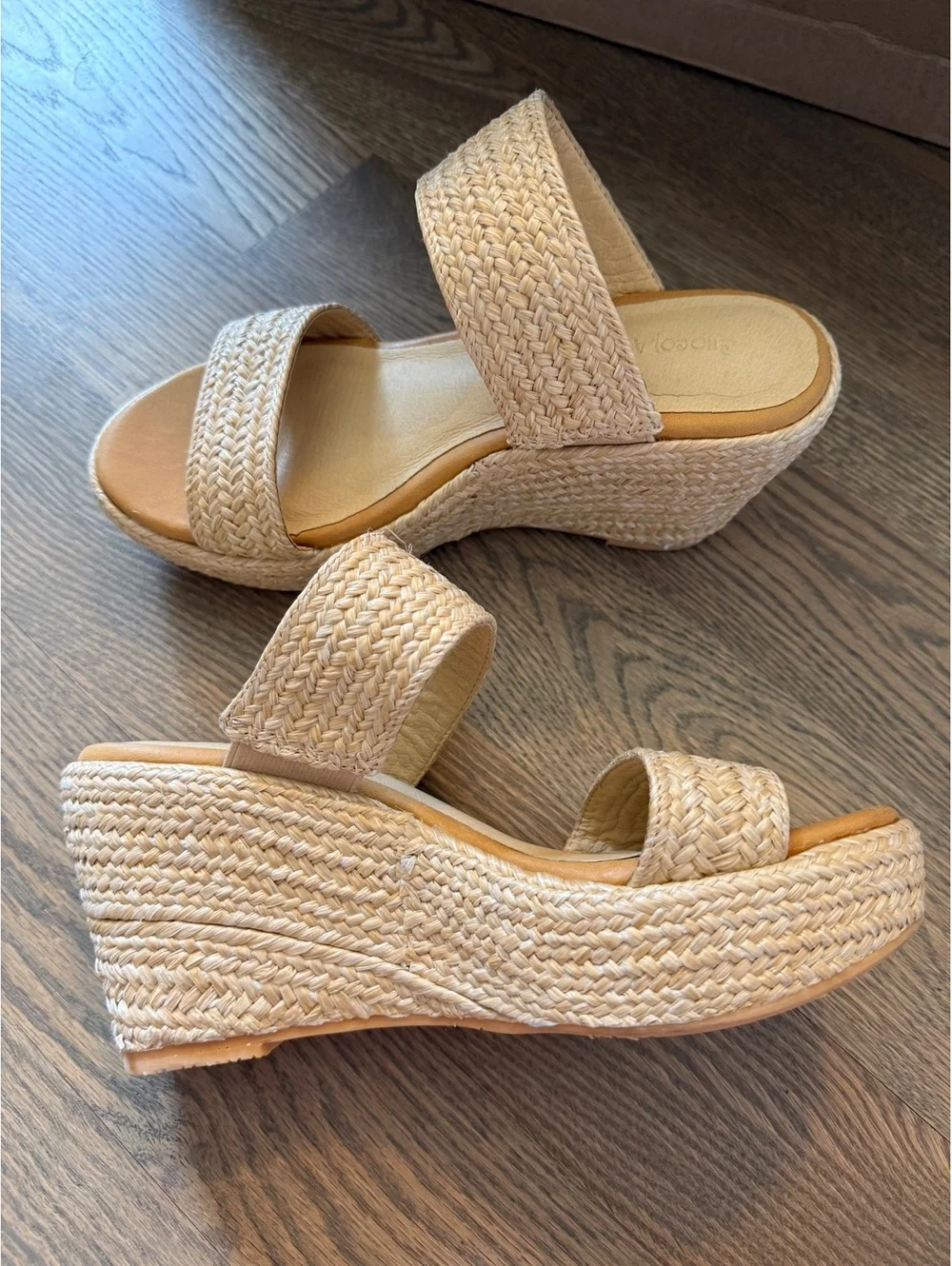 Chocolat Blu Women's Size 6 Beige Woven Platform Wedge Sandals Size 6
